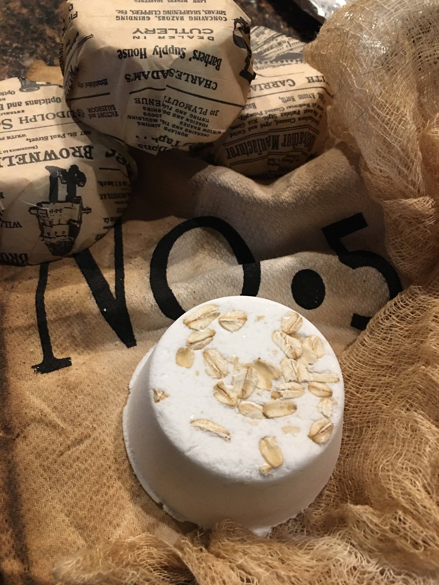 Old Fashioned Natural Oatmeal
Bath Bomb