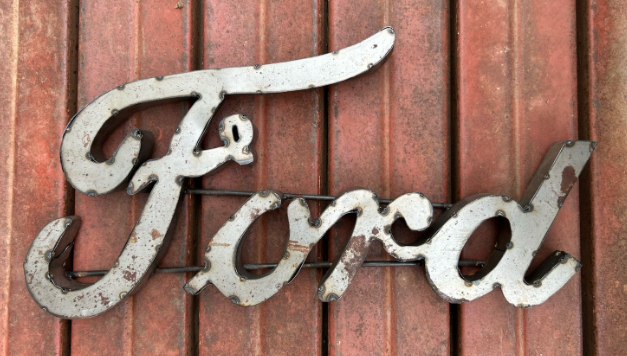 Ford Sign – thecraftycannolico